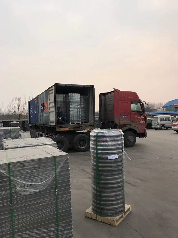 Компания Hebei Tengjun FRP Co., Ltd. представляет высококачественные крышки люков из стеклопластика, обеспечивающие безопасность городского дорожного движения